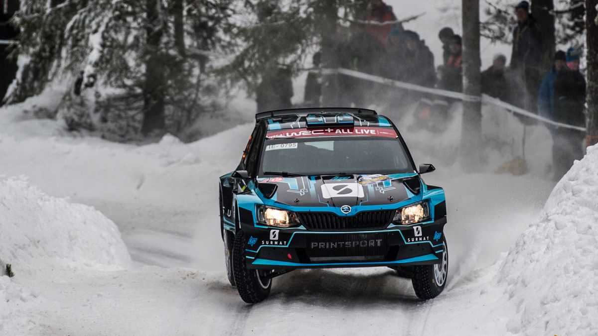 Zdjęcie okładkowe artykułu: Materiały prasowe / Paweł Skraba / Łukasz Pieniążek w aucie WRC-2 w Szwecji