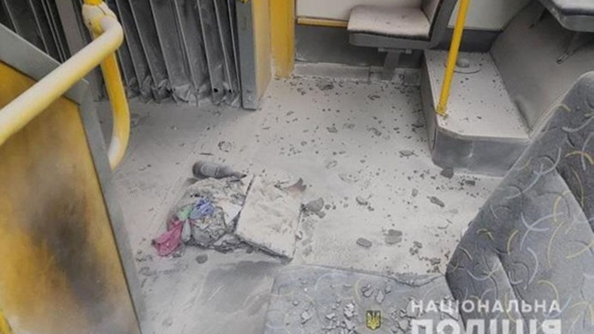 Mężczyzna wrzucił koktajl Mołotowa do trolejbusu