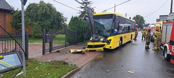 Tarnowskie Góry: Autobus uderzył w słup. Kobieta trafiła do szpitala