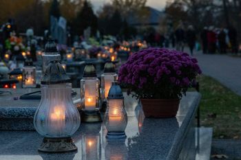 Zduńska Wola: Cmentarze w wieczornym ujęciu