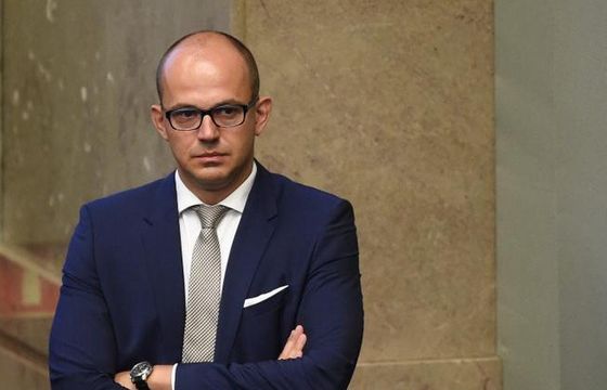 Prezes UKE polemizuje z resortem cyfryzacji ws. unieważnienia aukcji 5G, rząd nie konsultował z nim tej decyzji