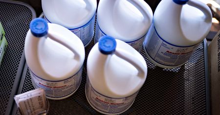 "Cudowny lek" miał zwalczyć nowe warianty koronawirusa. Skład przeraża