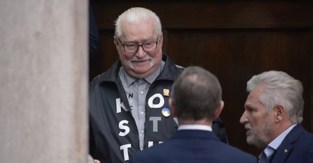 Zobaczcie, jak Wałęsa ubrał się na expose. Kurtka jest hitem
