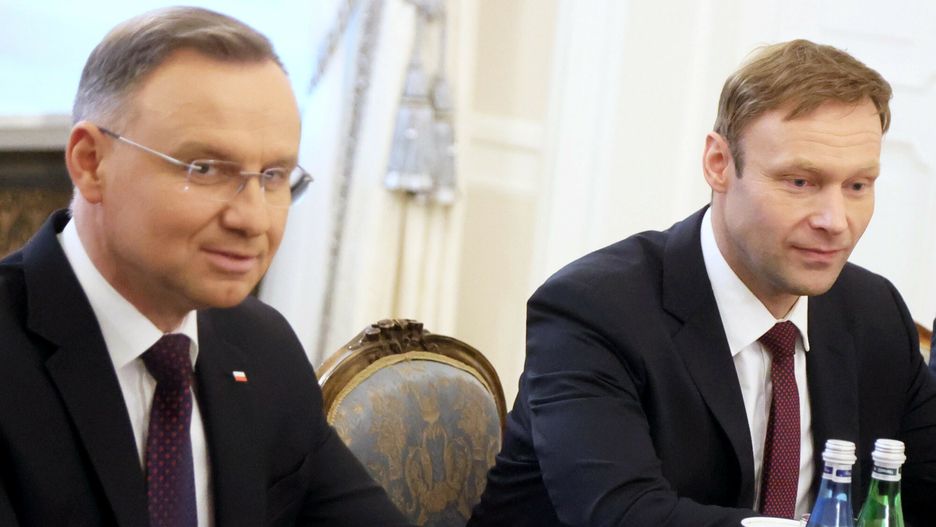 Konsultacje ws. nowego rz?du w Pa?acu Prezydenckim
Fot. Wojciech Olkusnik/East News, Warszawa, 25.10.2023. Konsultacje komitetow wyborczych w Palacu Prezydenckim, po wyborach parlamentarnych.
N/z: Andrzej Duda, Marcin Mastalerek
Wojciech Olkusnik