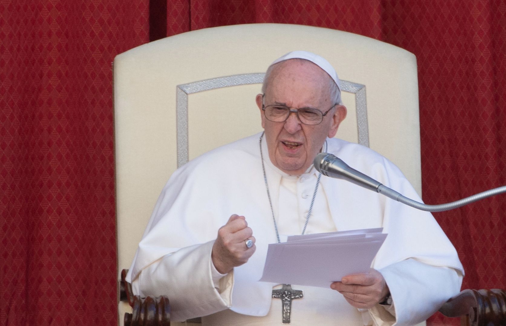 Papież Franciszek ostro potępił postawę biskupów. "Puszą się jak pawie"