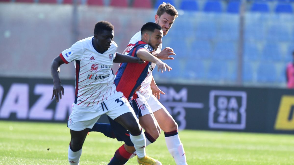 PAP/EPA / CARMELO IMBESI / Na zdjęciu: mecz FC Crotone - Cagliari Calcio