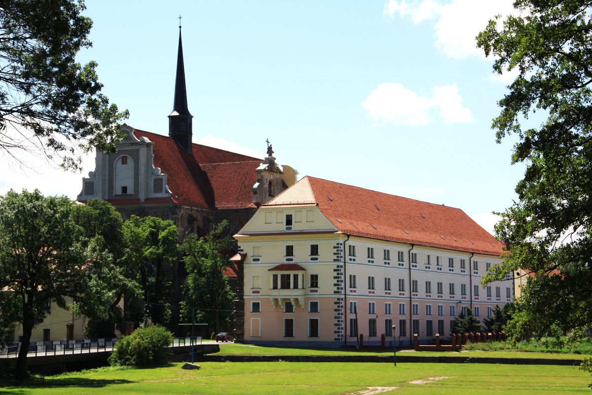 Na zdj. widok na klasztor w Kamieńcu Ząbkowickim.