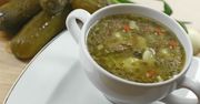 Wystarczy 1 łyżka. Zupa ogórkowa z tym dodatkiem smakuje jak marzenie