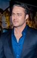 Taylor Kinney ochroni Billa Murraya