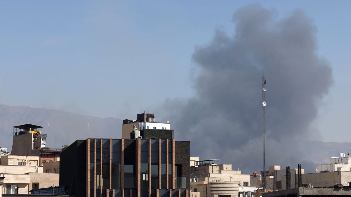 US-Israeli attacks continue in Iran amid escalating conflict
epa12796178 Smoke rises after an airstrike in central Tehran, Iran, 05 March 2026. A joint Israeli and US military operation continues to target multiple locations across Iran since the early hours of 28 February 2026.  EPA/ABEDIN TAHERKENAREH 
Dostawca: PAP/EPA.
ABEDIN TAHERKENAREH
conflict, US-Iran conflict, Iran-Israel conflict, Middle East crisis, airstrike, smoke, military strike, Iranian capital