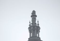 Nawałnica zerwała krzyż z wieży kościoła przy pl. Zbawiciela