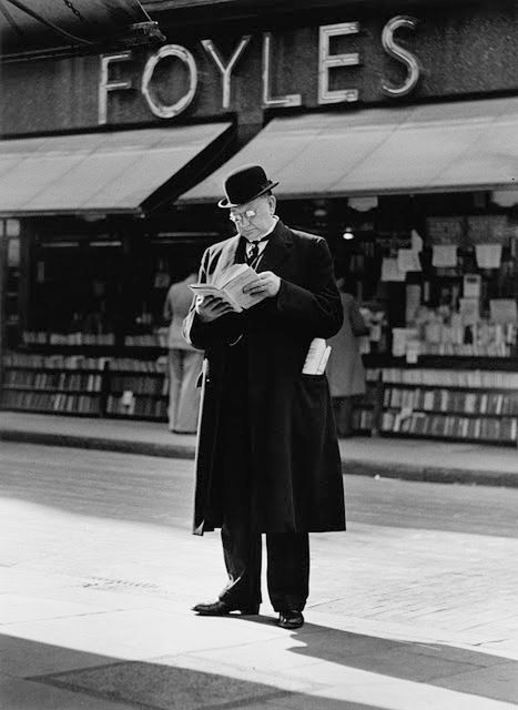 Mocne, czarno-białe fotografie uliczne z Londynu lat 30. i 40. 4