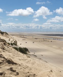 Wielka Brytania. Na plaży doszło do bójki. W ruch poszły siekiera i miecz samurajski