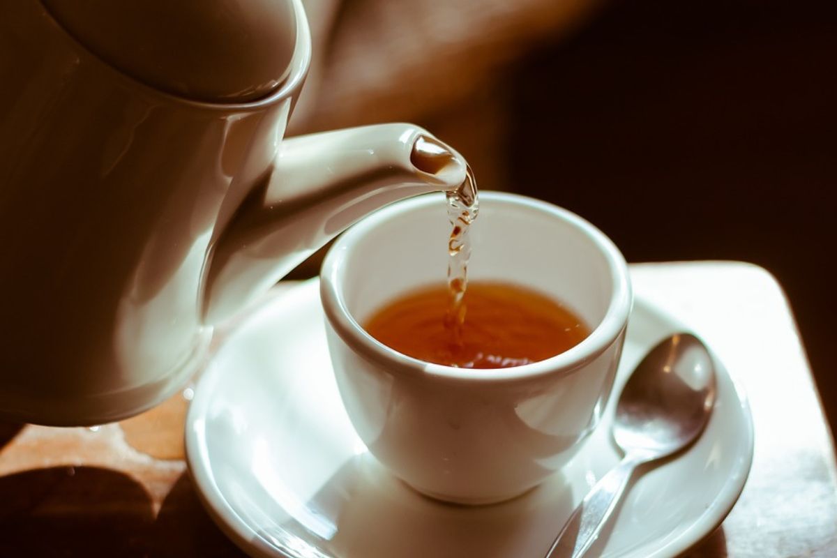 Dlaczego na herbacie tworzy się piana?