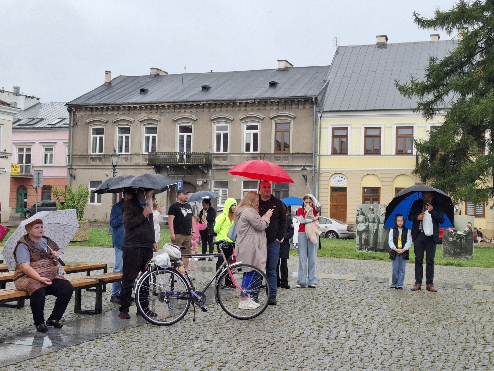 To była niezwykła podróż w czasie. Mimo kiepskiej pogody wydarzenie przeciągnęło wiele osób.