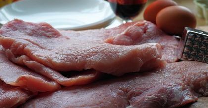 Gdzie po łopatkę wieprzową? Ceny w sklepach różnią się nawet o złotówkę