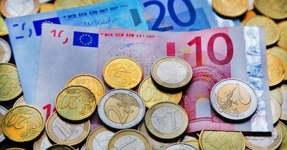 Euro spada poniżej 4,35 zł. Dalszy kierunek zależny od EBC