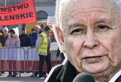 Sceny na miesięcznicy smoleńskiej. Kaczyński zwrócił się do policji