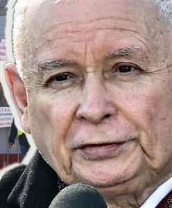 Sceny na miesięcznicy smoleńskiej. Kaczyński zwrócił się do policji