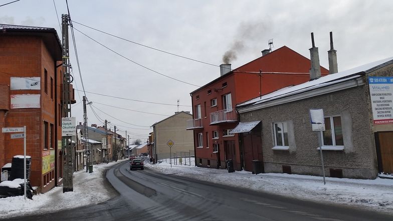 Skała w południe 9 stycznia 2016 r. Dymienie na całego zaczyna się pod wieczór.