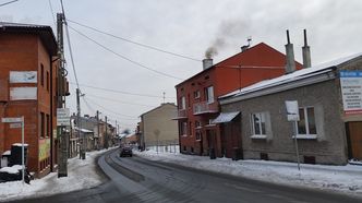 Pieniędzy na walkę ze smogiem nie brakuje. "Zaledwie 150 wniosków o dotację"