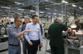 Morawiecki ucieszony: odradza się polski przemysł motoryzacyjny