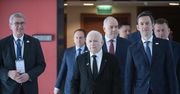 Jarosław Kaczyński jest zakładnikiem Zbigniewa Ziobro? "Stawia go pod ścianą"