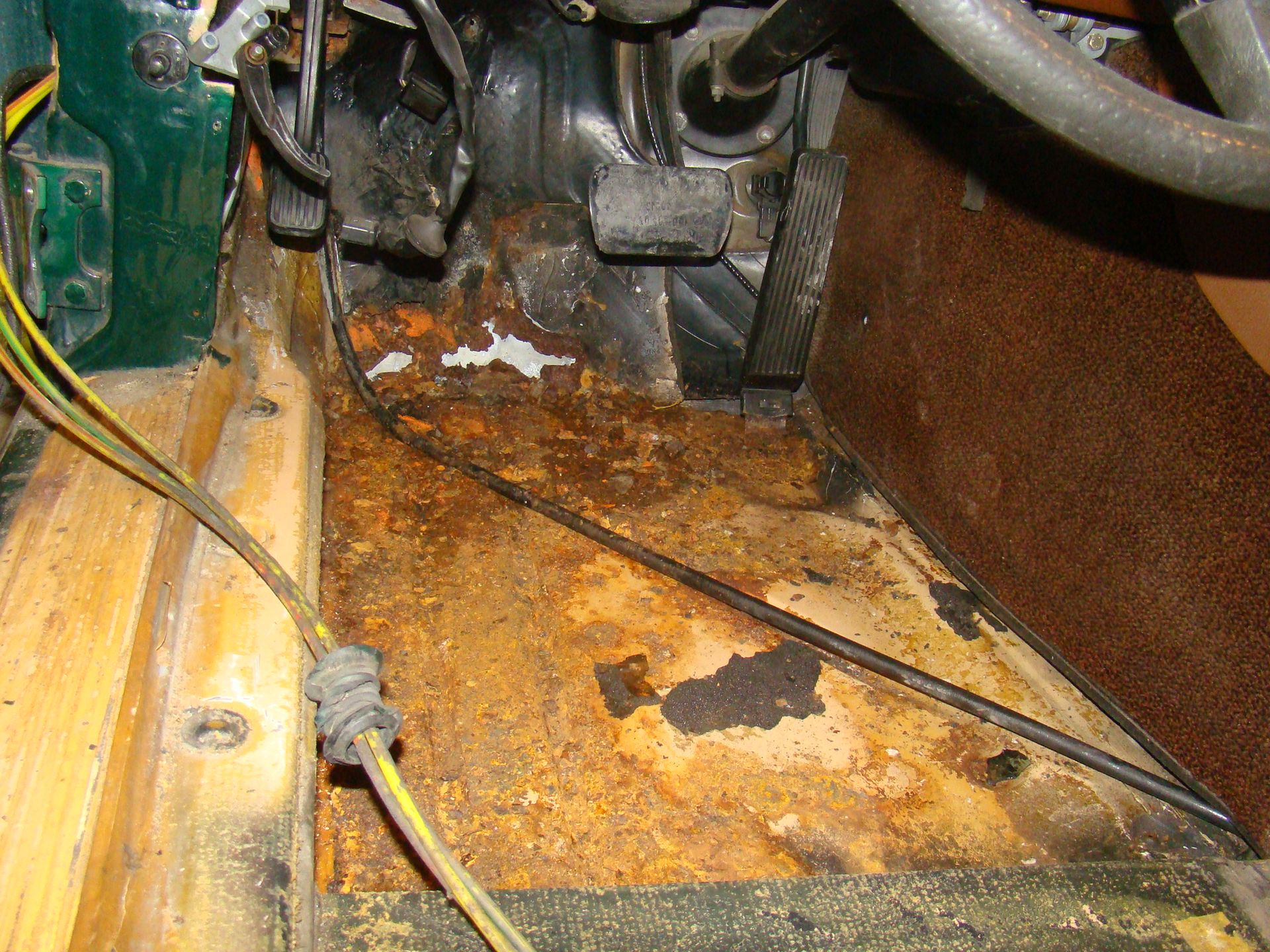 Mercedes 450 SL (R107) - podłoga 11