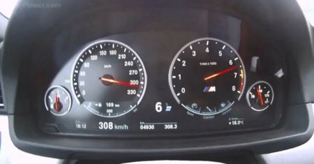 Nowe BMW M5 i 300 km/h na autostradzie [wideo]
