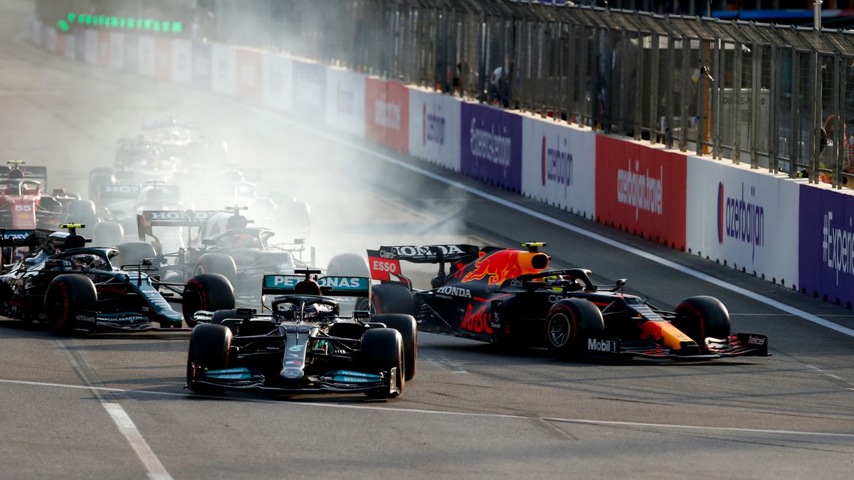 Zdjęcie okładkowe artykułu: Materiały prasowe / Mercedes / Na zdjęciu: moment, w którym Lewis Hamilton popełnił błąd w GP Azerbejdżanu
