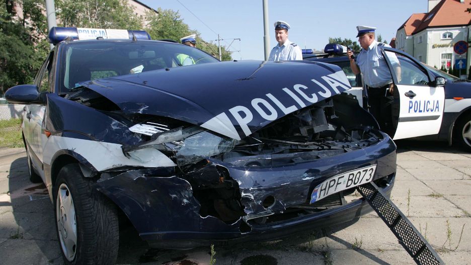 Rozbity radiowóz policji