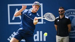 Nietypowa inauguracja Wimbledonu Polaka. Trzy sety rozstrzygnęły mecz