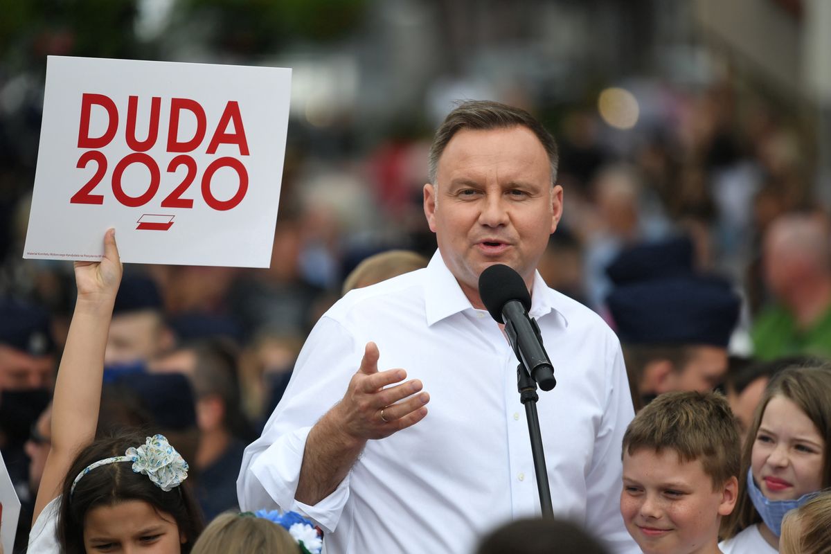 Wybory 2020. Andrzej Duda ułaskawił pedofila. Rodzina sprawcy dziękuje prezydentowi: Dajcie nam spokój