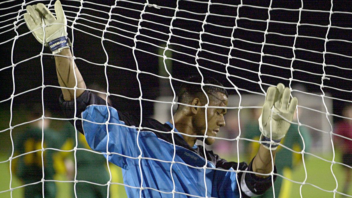 Nicky Salapu podczas meczu z Australią (0:31) w dniu 11 kwietnia 2001 r