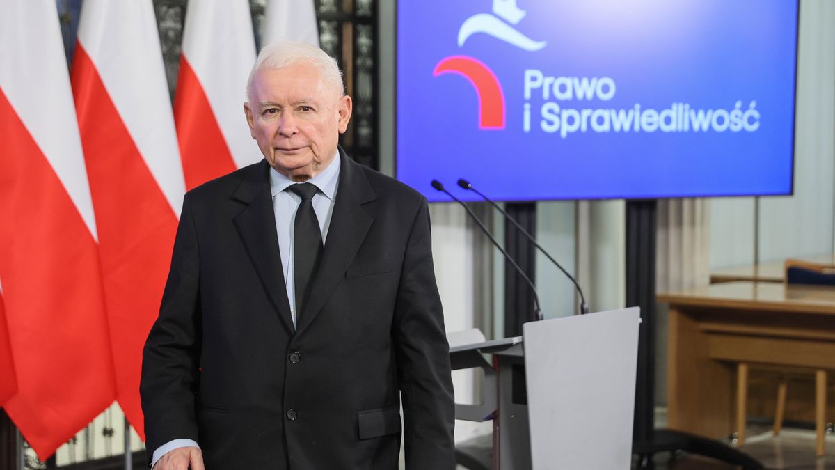 Warszawa, 28.04.2026. Prezes PiS Jarosław Kaczyński podczas konferencji prasowej w Sejmie w Warszawie, 28 bm. (aldg) PAP/Leszek Szymański