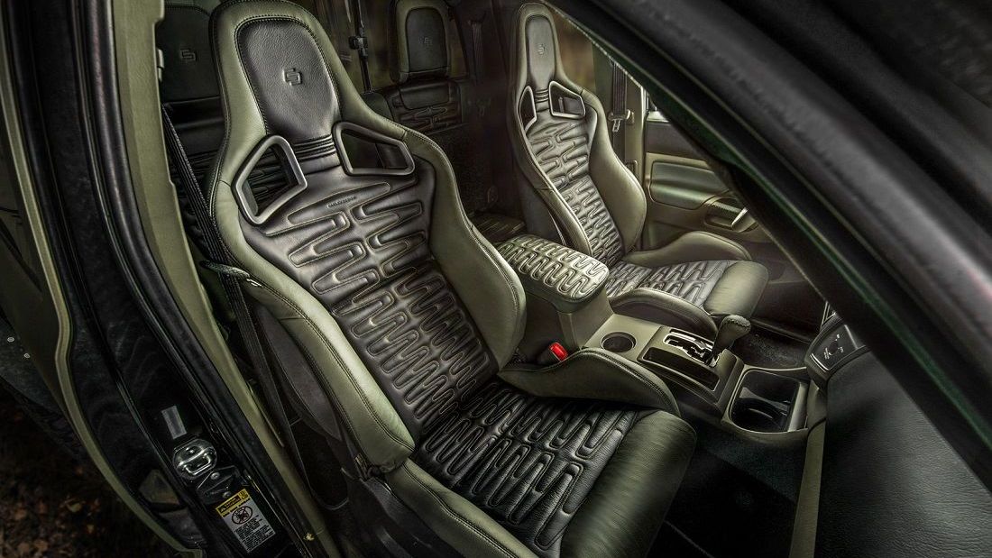 Wzornictwo wnętrza przygotowanego przez Carlex Design jest na tyle unikalne, że nawet nie muszą podpisywać swoich zdjęć. Od razu wiadomo o jakiego producenta chodzi. Jeżeli kabina samochodu może mieć charakter, to Carlex nadaje go każdemu swojemu projektowi.