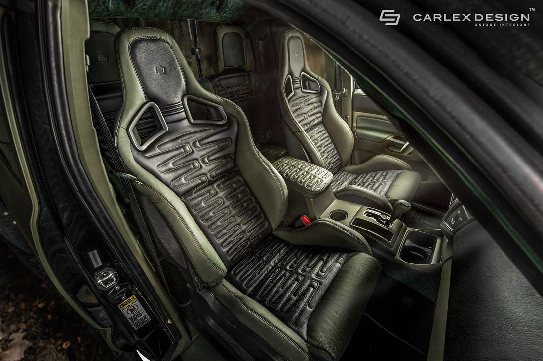 Wzornictwo wnętrza przygotowanego przez Carlex Design jest na tyle unikalne, że nawet nie muszą podpisywać swoich zdjęć. Od razu wiadomo o jakiego producenta chodzi. Jeżeli kabina samochodu może mieć charakter, to Carlex nadaje go każdemu swojemu projektowi.