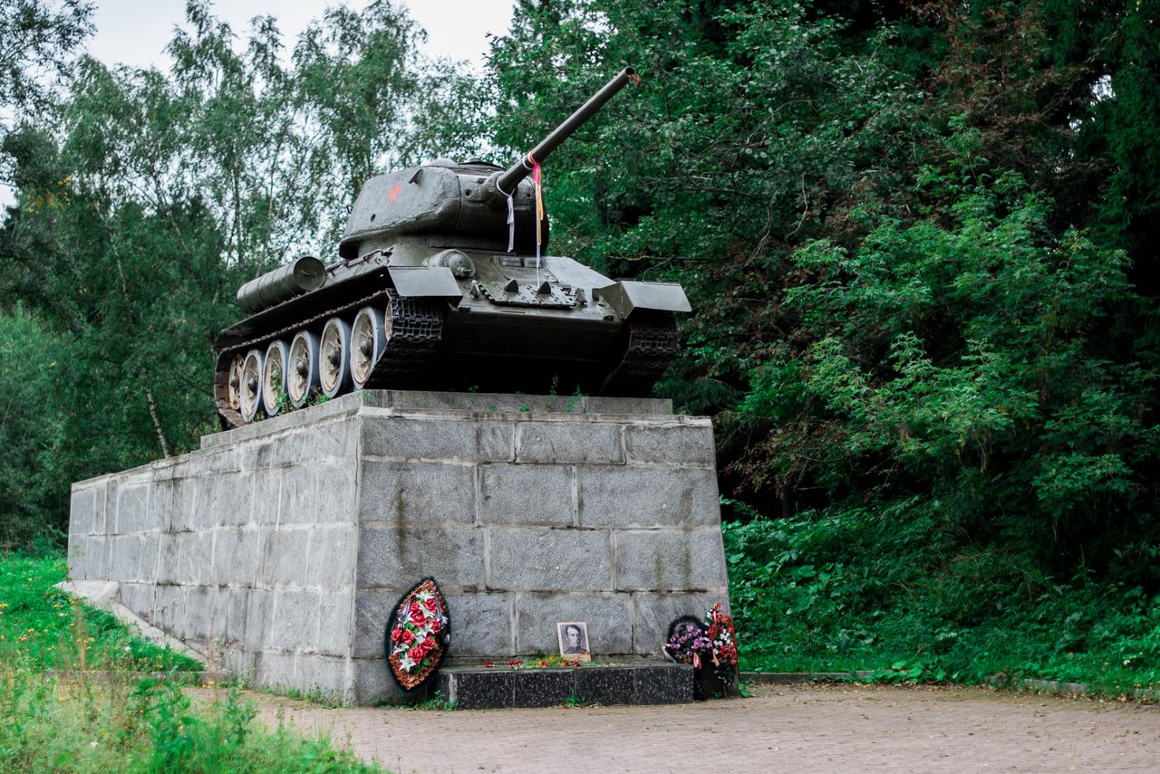 Czołg T-34-85 w roli pomnika
