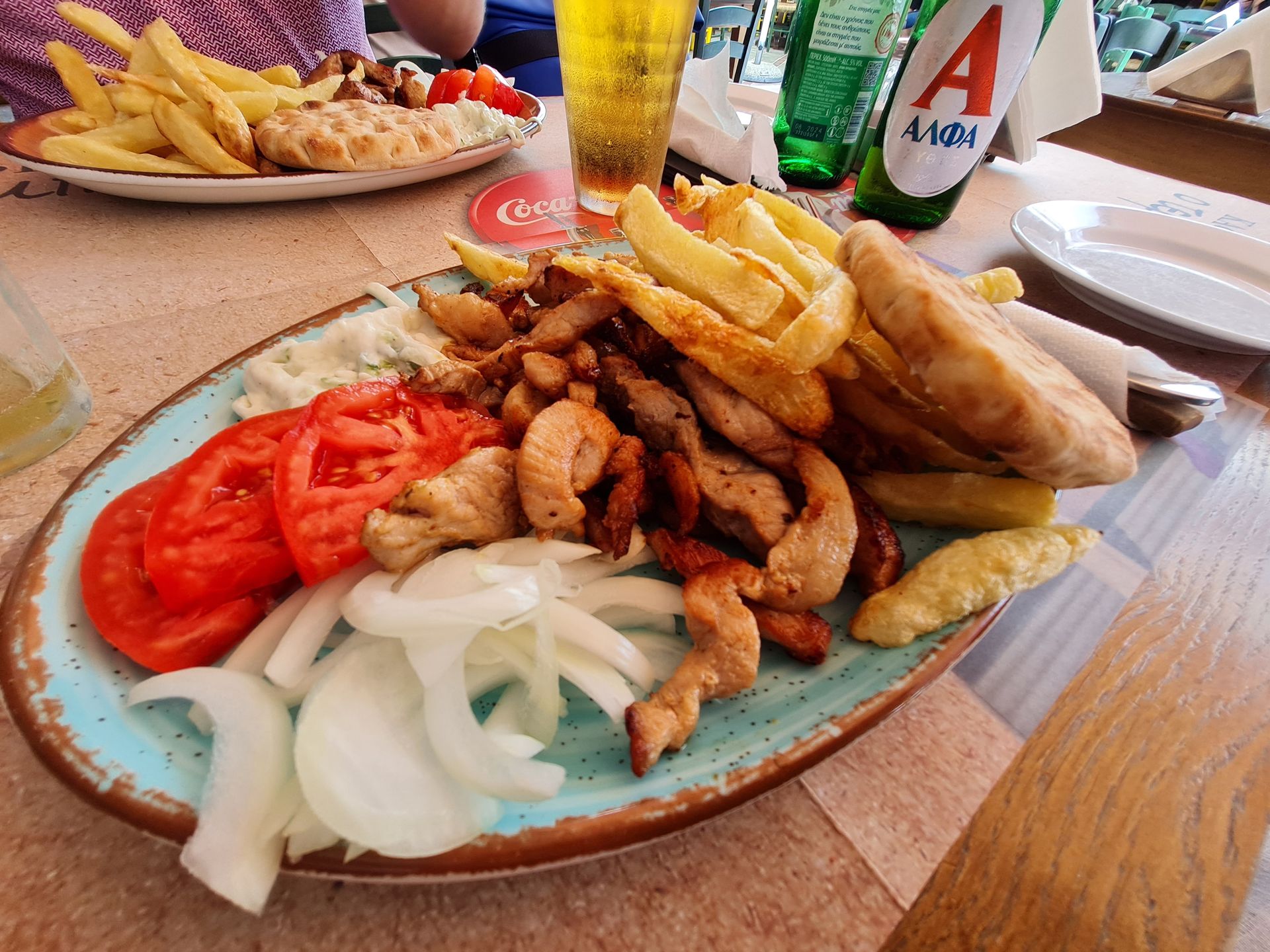 Chlebek pita z gyrosem z kurczaka