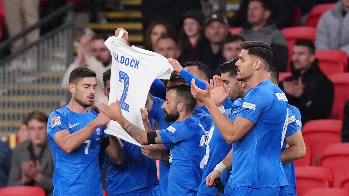 Getty Images / John Walton PA Images / Na zdjęciu: reprezentanci Grecji z koszulką George'a Baldocka, po golu Vangelisa Pavlidisa