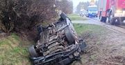 Mercedes dachował w rowie. Młody kierowca zginął na miejscu
