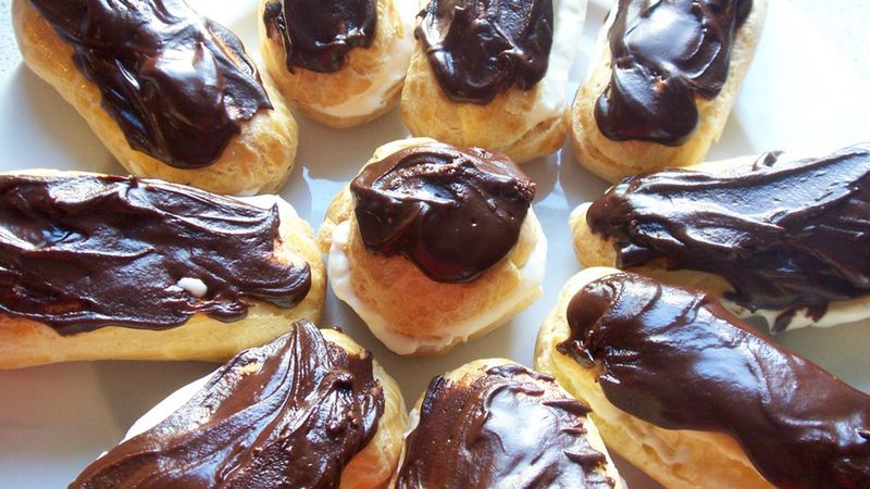 Eklerki z sosem angielskim lub kremowym nadzieniem