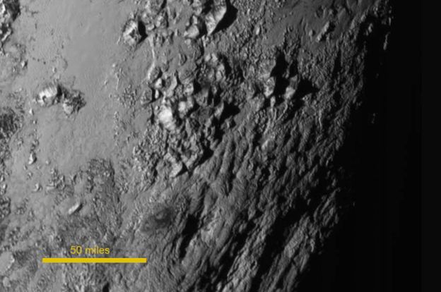 Sonda odkryła łańcuchy górskie na Plutonie