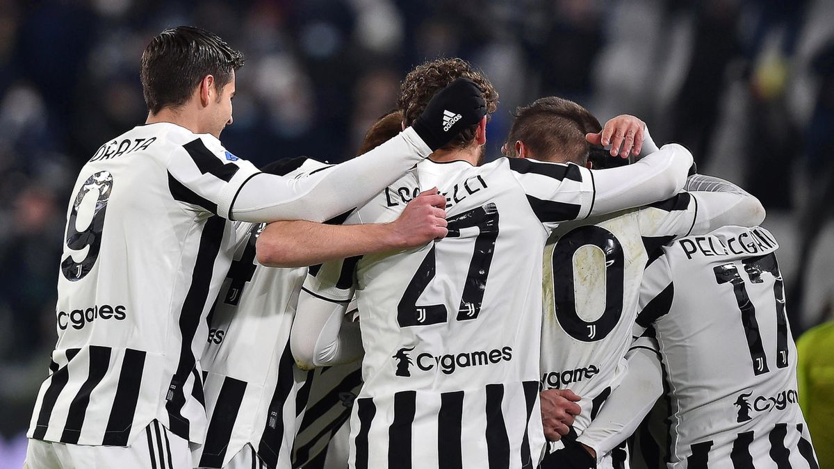 piłkarze Juventusu cieszą się z gola