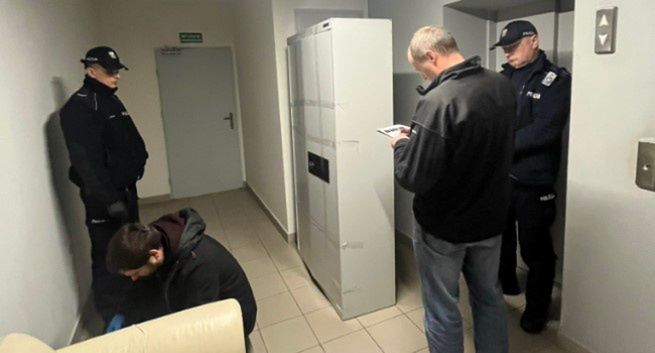 Wyłamano szafę pancerną telewizji narodowców. „Przestępcy poniosą konsekwencje”