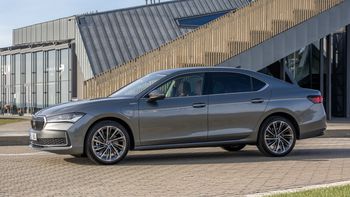 Najmocniejsza wersja Superba dołącza do gamy. Pod maską zaskakująco mały silnik