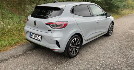 Jeździłem nowym Renault Clio. To hybryda bez wtyczki, która w mieście udaje "elektryka"