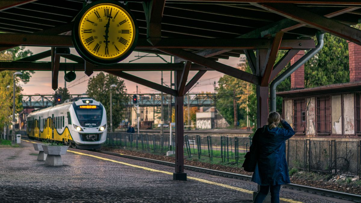 kolej, dworzec, architektura, podróż, zegar, gród, miejski, przewóz, droga, przewozy, noc, budowa, opuszczony, nora, ulica, metro, beton