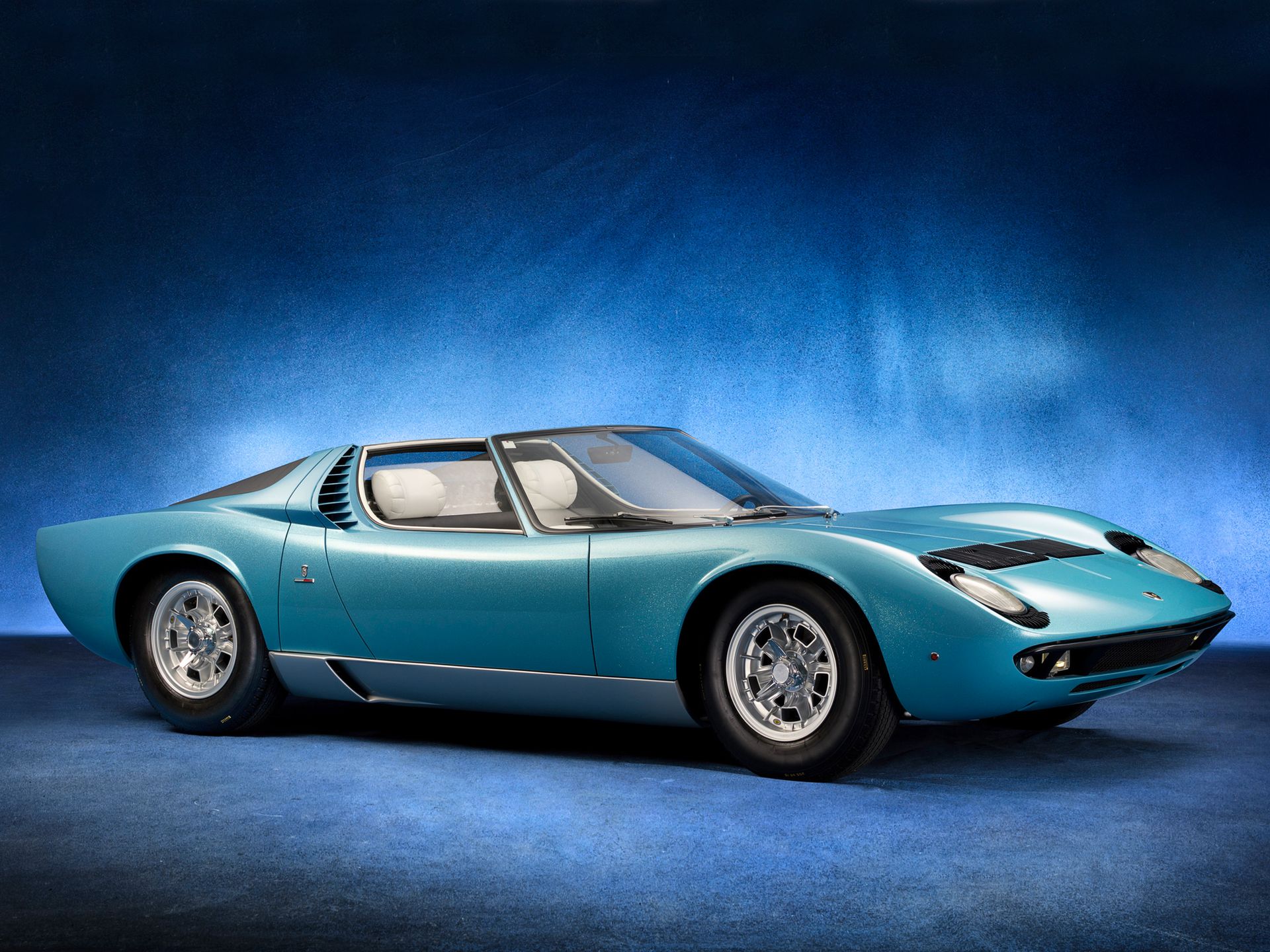 Od dekad z V12: ewolucja hipersamochodów Lamborghini 5