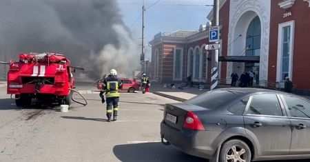 Rosjanie ostrzelali dworzec w Kramatorsku. Dziesiątki zabitych i rannych